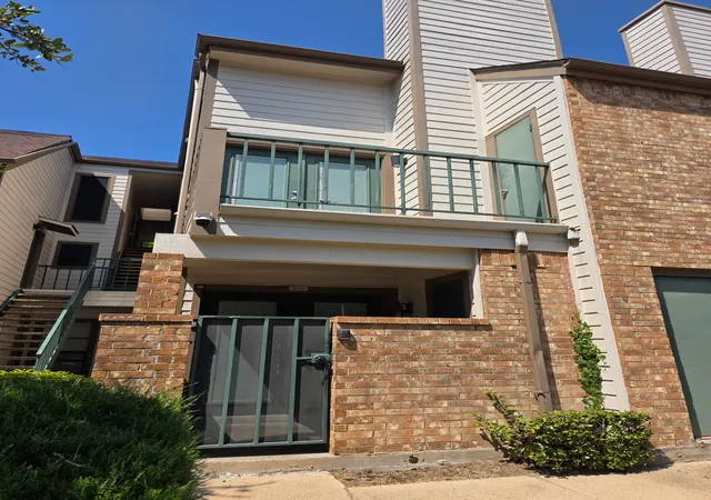 Photo 1 of Condo for sale at 2301 Balsam Dr #M202, Arlington, TX 76006 | MLS# 21364022 | Listing updated on 2026-08-21
