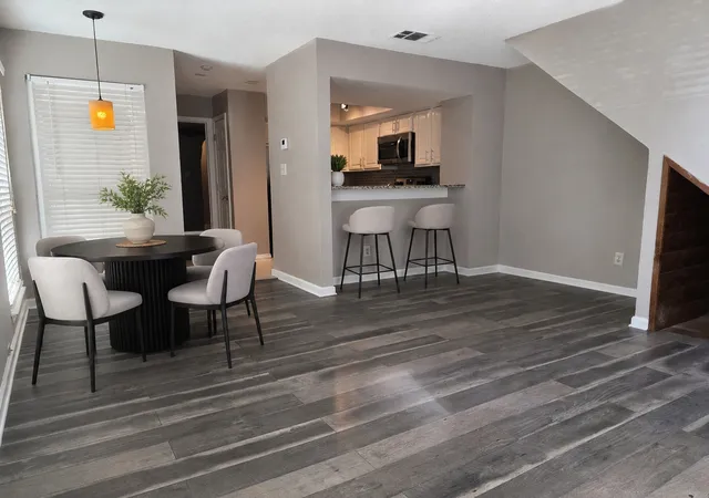 Listing Photo 4 - Condo for sale in building located at 2301 Balsam Dr, Arlington, TX 76006 - Unit #M202
