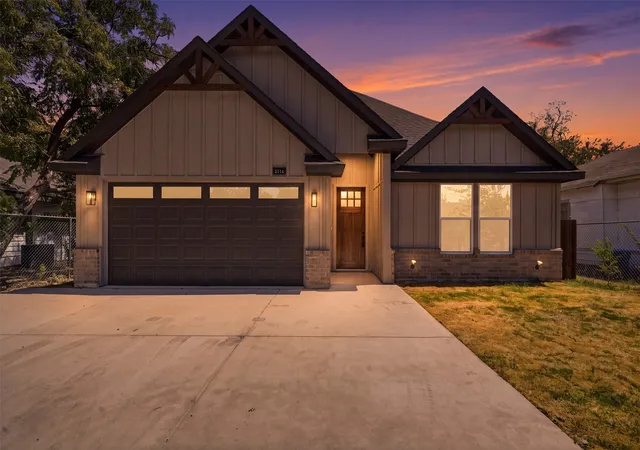 Single family home for sale at 3114 N Harding St, Fort Worth, TX 76106 | MLS# 21365170