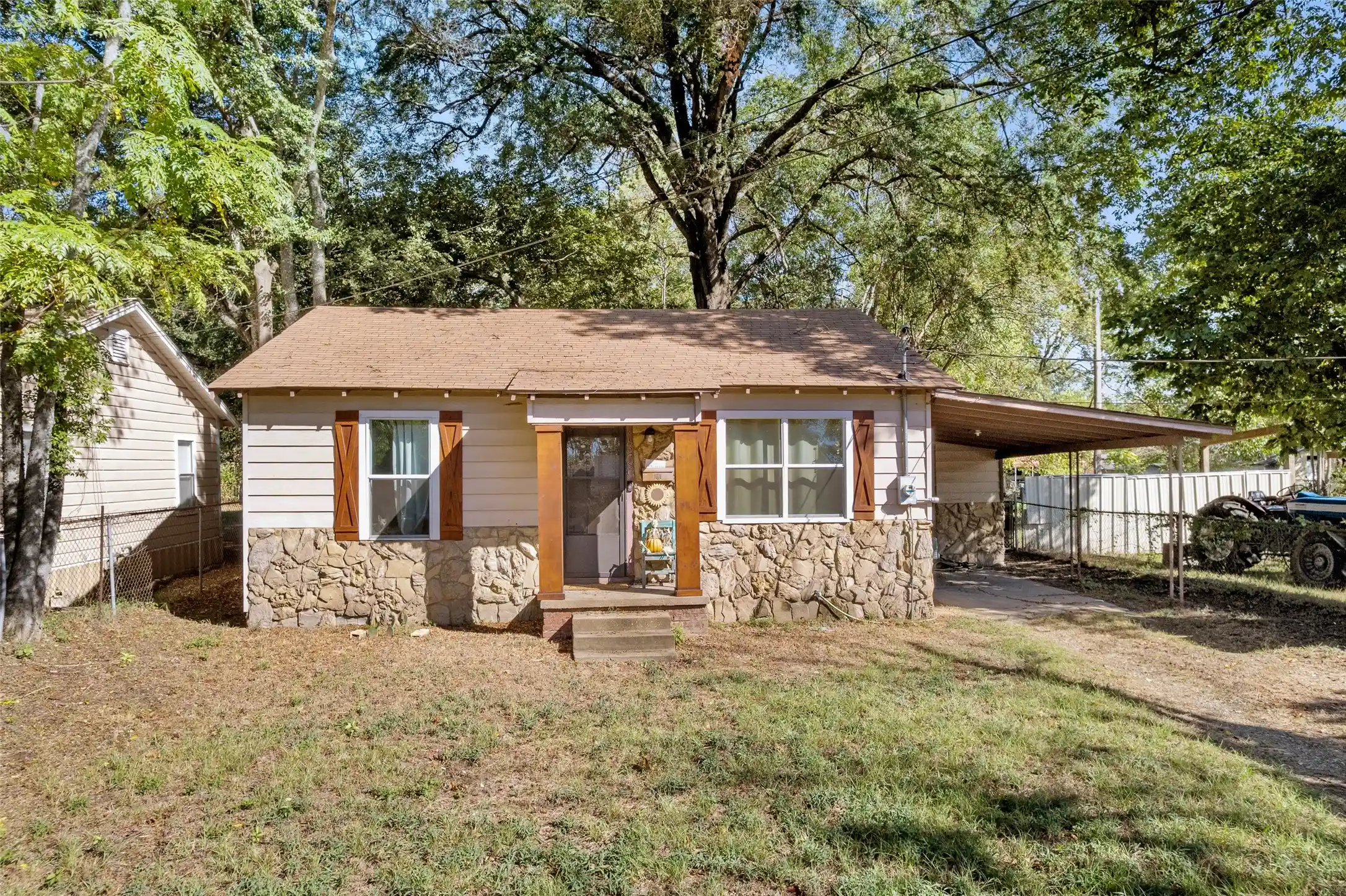 Photo 1 of Single family home for sale at 1306 W 10th Street, Mt Pleasant, TX 75455 | MLS# 21365974 | Listing updated on 2026-10-19