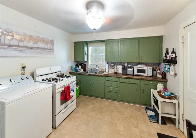 Photo 4 of Single family home for sale at 1306 W 10Th Street, Mt Pleasant, TX 75455 | MLS# 21365974 | Listing updated on 2026-10-06