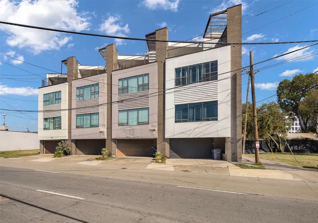 Photo 3 of Townhouse for sale at 506 1st Ave, Dallas, TX 75226 | MLS# 21365982 | Listing updated on 2026-08-21