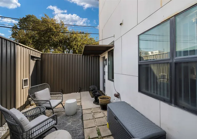 Photo 3 of Townhouse for sale at 506 1St Ave, Dallas, TX 75226 | MLS# 21365982 | Listing updated on 2026-08-21
