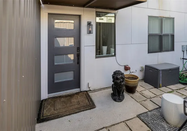 Photo 4 of Townhouse for sale at 506 1St Ave, Dallas, TX 75226 | MLS# 21365982 | Listing updated on 2026-08-21