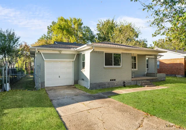 Photo 4 of Single family home for sale at 1429 Crestridge Dr, Mesquite, TX 75149 | MLS# 21366000 | Listing updated on 2026-10-02