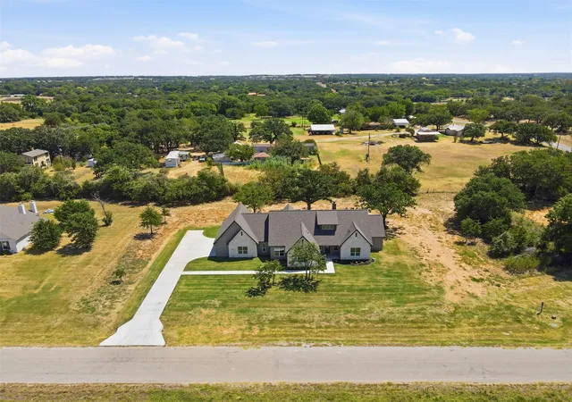 Photo 2 of Single family home for sale at 104 Springhill Ct, Springtown, TX 76082 | MLS# 21365053 | Listing updated on 2026-08-21