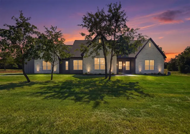 Photo 3 of Single family home for sale at 104 Springhill Ct, Springtown, TX 76082 | MLS# 21365053 | Listing updated on 2026-08-21