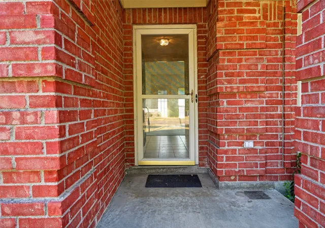 Photo 3 of Single family home for sale at 304 Edgehill Rd, Joshua, TX 76058 | MLS# 21364828 | Listing updated on 2026-10-05