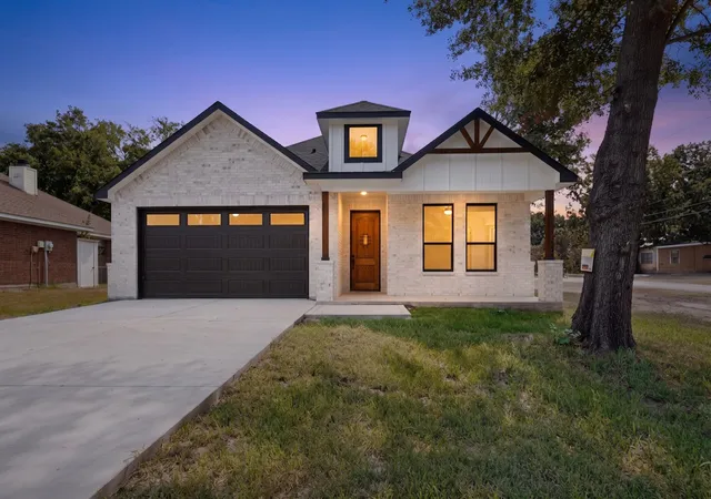 Photo 1 of Single family home for sale at 102 Redondo Dr, Gun Barrel City, TX 75156 | MLS# 21365499 | Listing updated on 2026-08-22