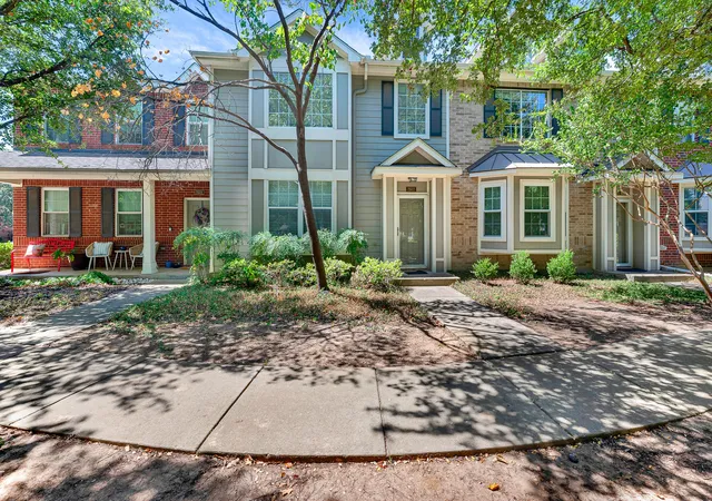 Photo 2 of Townhouse for sale at 2603 Durango Ridge Dr, Bedford, TX 76021 | MLS# 21366038 | Listing updated on 2026-08-21