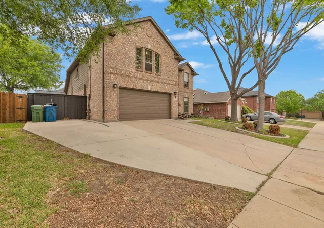 Photo 3 of Single family home for sale at 317 Benton Dr, Roanoke, TX 76262 | MLS# 21366004 | Listing updated on 2026-08-22