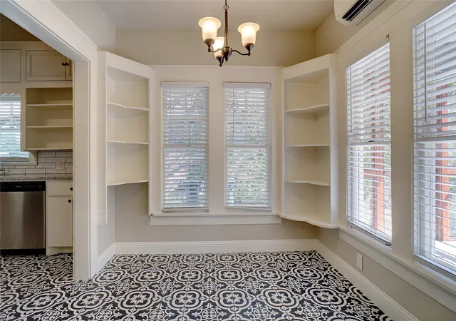 Photo 3 of House for sale at 1511 Clover Ln, Fort Worth, TX 76107 | MLS# 21366007 | Listing updated on 2026-08-21