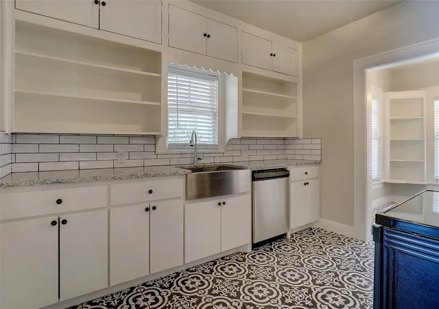 Photo 4 of House for sale at 1511 Clover Ln, Fort Worth, TX 76107 | MLS# 21366007 | Listing updated on 2026-08-21