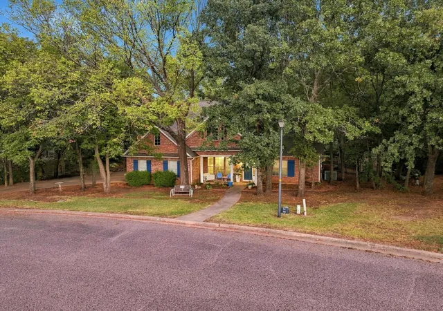 Photo 3 of Single family home for sale at 107 Lauren Ln, Pottsboro, TX 75076 | MLS# 21342200 | Listing updated on 2026-09-30
