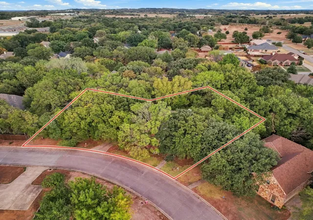 Photo 3 of Single family home for sale at 107 Lauren Ln, Pottsboro, TX 75076 | MLS# 21342200 | Listing updated on 2026-09-30
