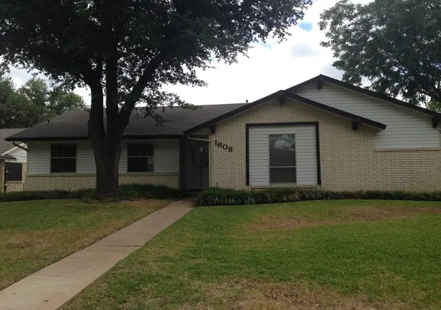 Photo 1 of Single family home for sale at 1608 Glenhill Ln, Lewisville, TX 75077 | MLS# 21304931 | Listing updated on 2026-09-03