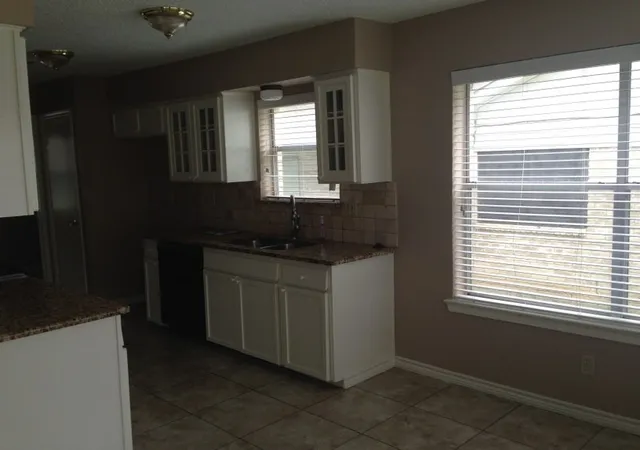 Photo 4 of Single family home for sale at 1608 Glenhill Ln, Lewisville, TX 75077 | MLS# 21304931 | Listing updated on 2026-09-03