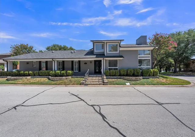 Photo 3 of Single family home for sale at 8215 Mountain Lake Ct, Fort Worth, TX 76179 | MLS# 21364830 | Listing updated on 2026-10-07