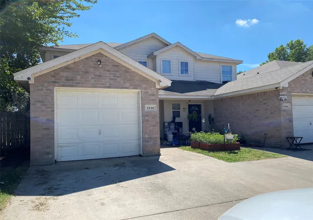 Photo 3 of Single family home for sale at 1248 Village Garden Pl Dr, Azle, TX 76020 | MLS# 21366174 | Listing updated on 2026-08-27