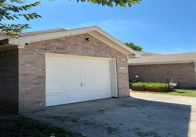 Photo 3 of Single family home for sale at 1248 Village Garden Pl Dr, Azle, TX 76020 | MLS# 21366174 | Listing updated on 2026-08-27