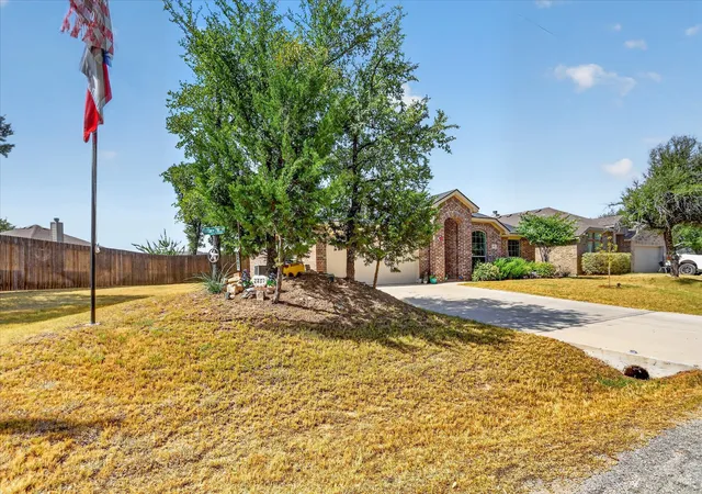 Photo 1 of Single family home for sale at 2807 River Ridge Ct, Granbury, TX 76048 | MLS# 21349981 | Listing updated on 2026-10-05