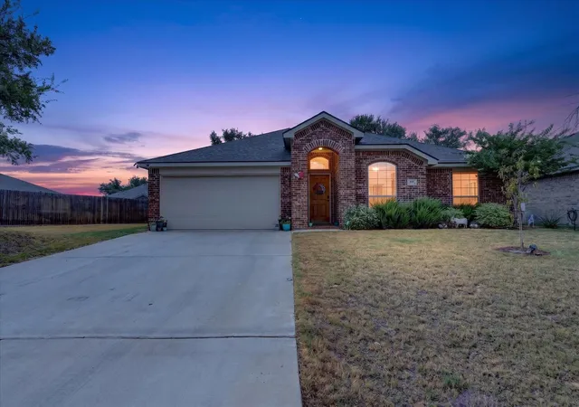 Photo 2 of Single family home for sale at 2807 River Ridge Ct, Granbury, TX 76048 | MLS# 21349981 | Listing updated on 2026-10-05