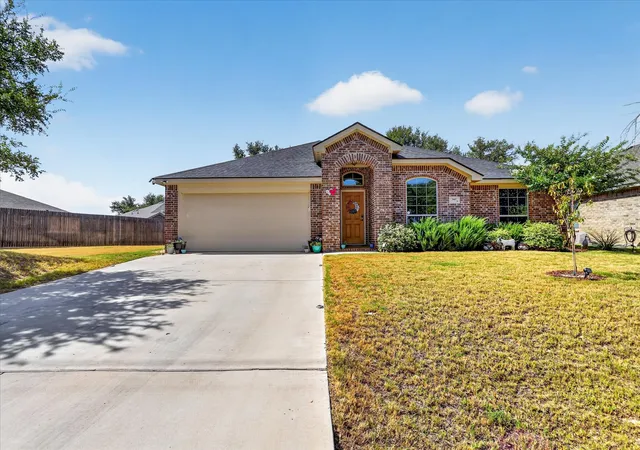 Photo 3 of Single family home for sale at 2807 River Ridge Ct, Granbury, TX 76048 | MLS# 21349981 | Listing updated on 2026-10-05
