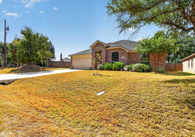 Photo 3 of Single family home for sale at 2807 River Ridge Ct, Granbury, TX 76048 | MLS# 21349981 | Listing updated on 2026-10-05