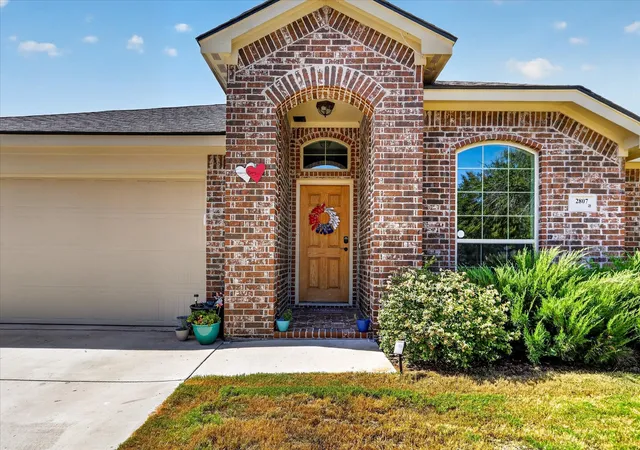 Photo 4 of Single family home for sale at 2807 River Ridge Ct, Granbury, TX 76048 | MLS# 21349981 | Listing updated on 2026-10-05