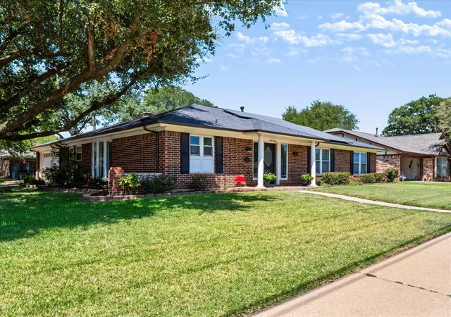 Photo 3 of Single family home for sale at 420 Cannon Dr, Hurst, TX 76054 | MLS# 21354289 | Listing updated on 2026-09-17