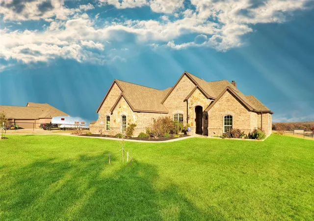 Photo 1 of Single family home for sale at 694 Jennings Ln, Azle, TX 76020 | MLS# 21366195 | Listing updated on 2026-08-21