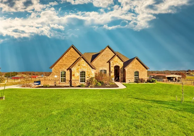 Photo 2 of Single family home for sale at 694 Jennings Ln, Azle, TX 76020 | MLS# 21366195 | Listing updated on 2026-08-21