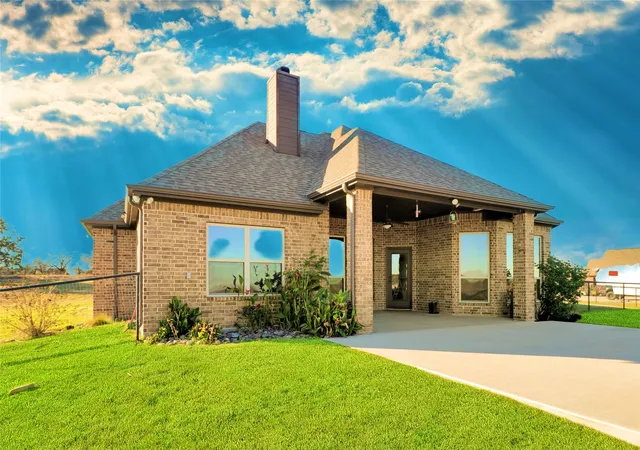 Photo 3 of Single family home for sale at 694 Jennings Ln, Azle, TX 76020 | MLS# 21366195 | Listing updated on 2026-08-21