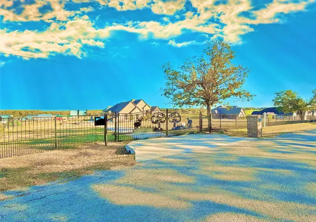 Photo 3 of Single family home for sale at 694 Jennings Ln, Azle, TX 76020 | MLS# 21366195 | Listing updated on 2026-08-21