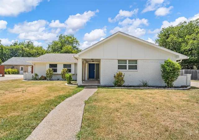 Photo 1 of Sale Pending at 229 Crockett Ln, Hewitt, TX 76643 | MLS# 21366179 | Listing updated on 2026-09-01