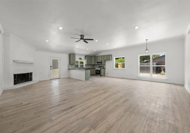 Photo 2 of Sale Pending at 229 Crockett Ln, Hewitt, TX 76643 | MLS# 21366179 | Listing updated on 2026-09-01
