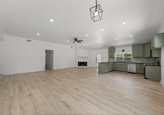 Photo 3 of Sale Pending at 229 Crockett Ln, Hewitt, TX 76643 | MLS# 21366179 | Listing updated on 2026-09-01