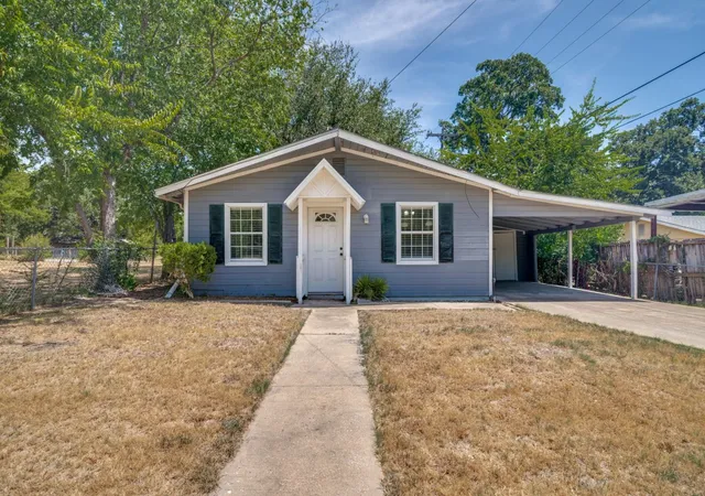 Photo 1 of Single family home for sale at 10174 Patton Dr, Quinlan, TX 75474 | MLS# 21366213 | Listing updated on 2026-08-28
