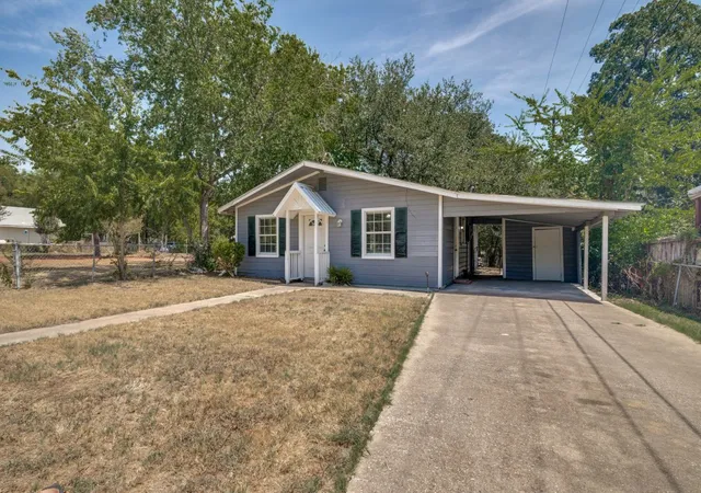 Photo 2 of Single family home for sale at 10174 Patton Dr, Quinlan, TX 75474 | MLS# 21366213 | Listing updated on 2026-08-28
