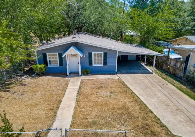Photo 3 of Single family home for sale at 10174 Patton Dr, Quinlan, TX 75474 | MLS# 21366213 | Listing updated on 2026-08-28