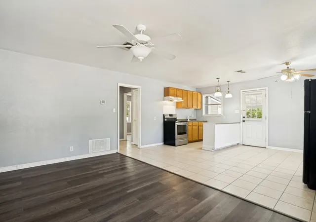 Photo 4 of Single family home for sale at 10174 Patton Dr, Quinlan, TX 75474 | MLS# 21366213 | Listing updated on 2026-09-27