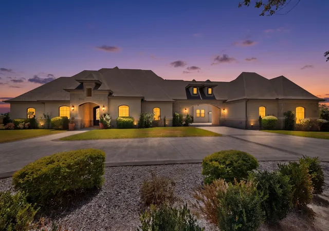 Photo 3 of Mansion for sale at 2055 Parkview Dr, Wills Point, TX 75169 | MLS# 21365880 | Listing updated on 2026-10-06