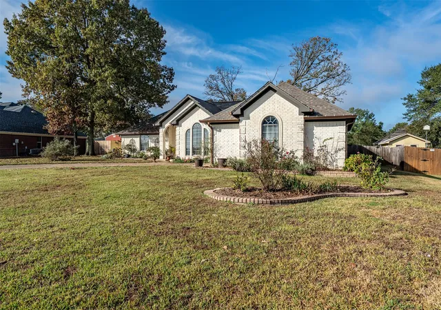 Photo 2 of Single family home for sale at 18564 County Road 1100, Flint, TX 75762 | MLS# 21366231 | Listing updated on 2026-09-30
