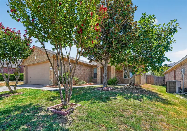 Photo 2 of Single family home for sale at 4008 Mantis St, Fort Worth, TX 76106 | MLS# 21366254 | Listing updated on 2026-09-05