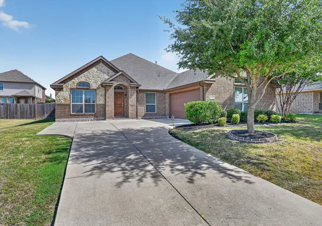 Photo 1 of Sale Pending at 1107 Fairhaven Dr, Glenn Heights, TX 75154 | MLS# 21366161 | Listing updated on 2026-09-03