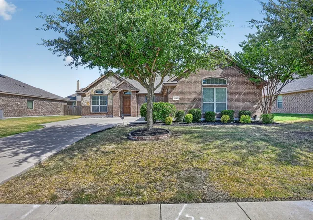 Photo 2 of Sale Pending at 1107 Fairhaven Dr, Glenn Heights, TX 75154 | MLS# 21366161 | Listing updated on 2026-09-03