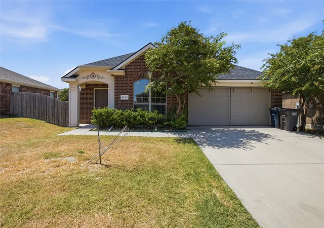Photo 1 of Single family home for sale at 6204 Granite Creek Dr, Fort Worth, TX 76179 | MLS# 21361471 | Listing updated on 2026-09-21