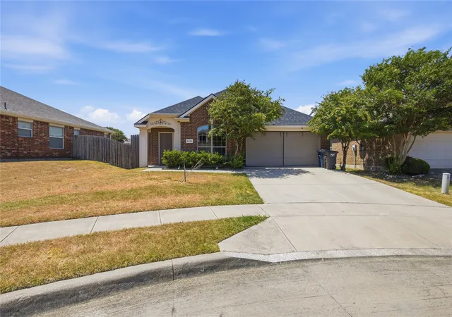 Photo 3 of Single family home for sale at 6204 Granite Creek Dr, Fort Worth, TX 76179 | MLS# 21361471 | Listing updated on 2026-09-21
