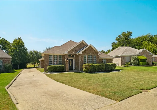 Photo 2 of Single family home for sale at 952 Chad Wy, Rockwall, TX 75087 | MLS# 21351378 | Listing updated on 2026-09-21