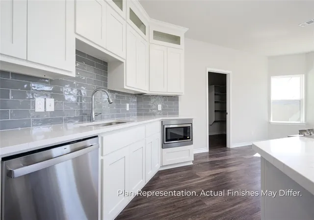 Photo 2 of Single family home for sale at 201 E Laura Ave, Quinlan, TX 75474 | MLS# 21366335 | Listing updated on 2026-08-21